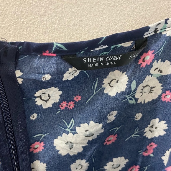 PLUS SIZE Floral Mini Summer Dress - Picture 4 of 4